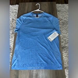 NWT Men’s Mental Vent Tech Short Sleeve Sz Large *pool party blue*